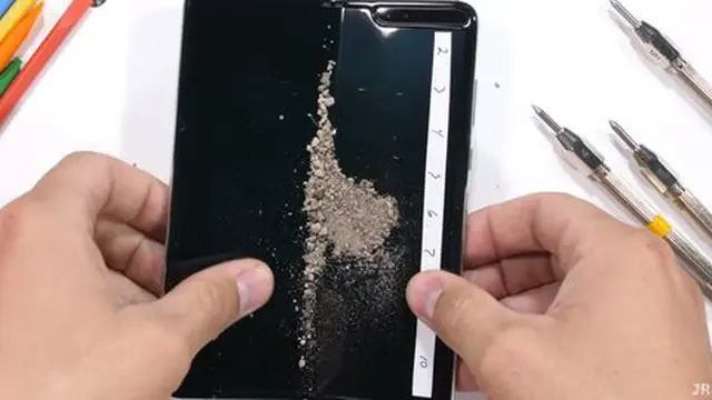 Uji ketahanan Samsung Galaxy Fold. Dok: CNET