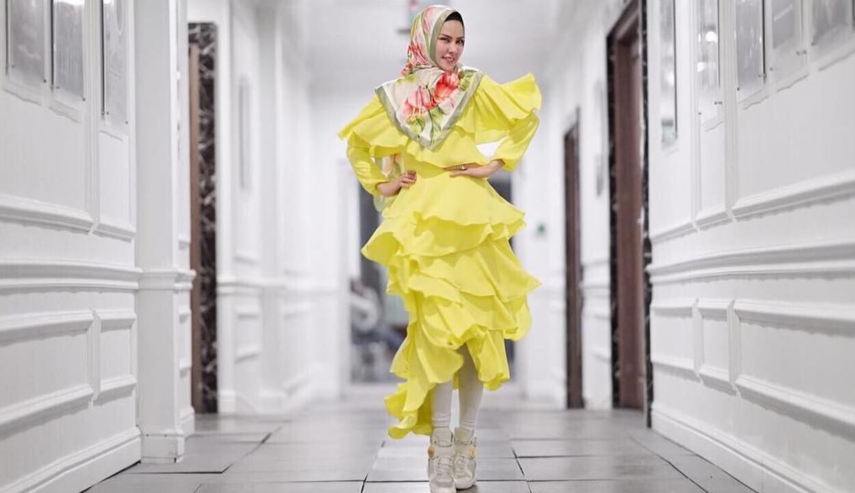 Glamornya Gaya Berbusana Angel Lelga Ini Bikin Vicky Prasetyo
