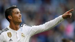 Namun niat Chelsea untuk memboyong Cristiano Ronaldo mendapatkan saingan dari Manchester United dan PSG yang juga berniat mendatangkan pemain asal Portugal itu. (EPA/Javier Lizon)