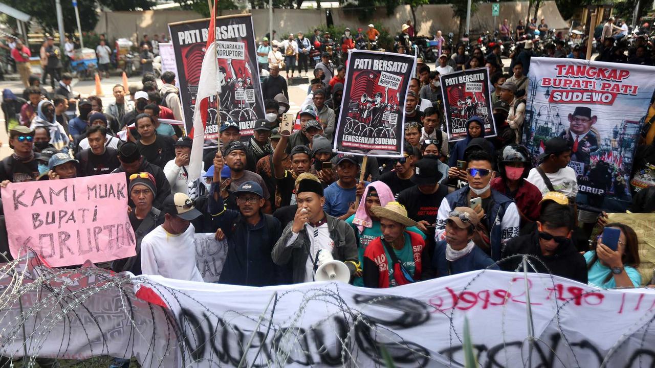 FOTO: Akasi Massa Desak KPK Tetapkan Bupati Pati Sudewo Tersangka