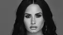 "Aku miliki banyak sekali pengalaman dan aku tak pernah membicarakan itu sebelumnya," lanjut Demi. (instagram/ddlovato)