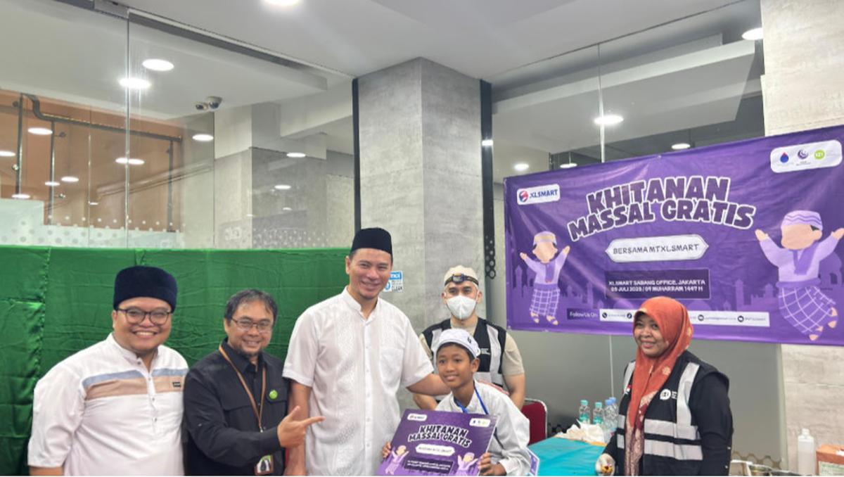 Khitanan massal gratis XLSMART yang diikuti lebih dari 100 anak.