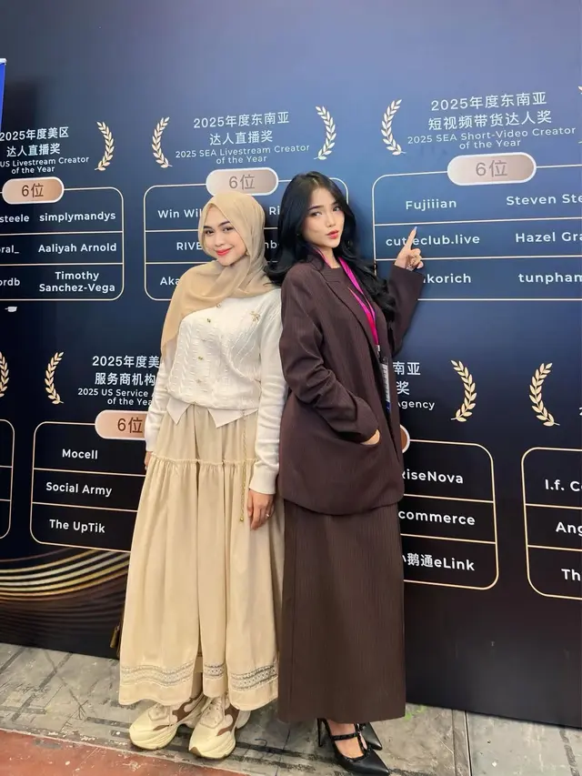 6 Potret Kebersamaan Fuji dan Ria Ricis di China, Raih Penghargaan Internasional