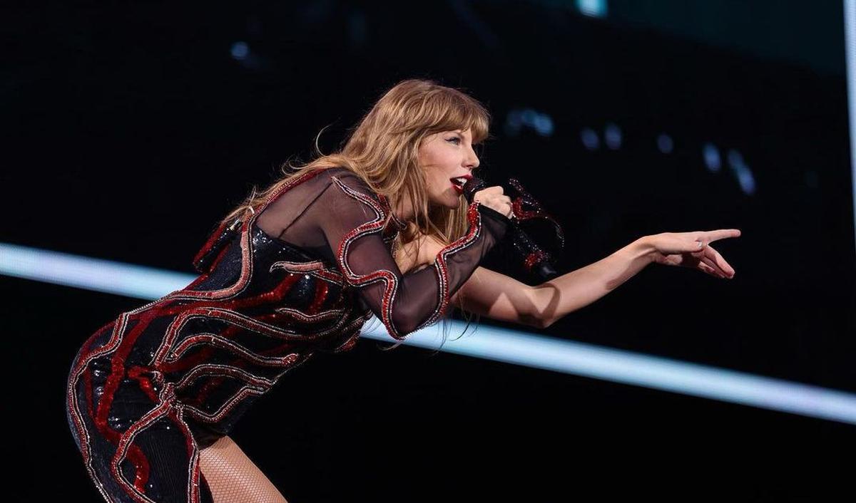Melansir dari CNBC, pada Desember lalu, Billboard memperkirakan tur Taylor Swift akan menghasilkan pendapatan kotor USD 590 juta atau Rp8,939 triliun berdasarkan 52 tanggal tur.