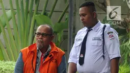 Sekretaris Daerah Kota Dumai nonaktif Muhammad Nasir tiba di Gedung KPK, Jakarta, Rabu (13/3). Muhammad Nasir diperiksa sebagai saksi untuk tersangka Direktur Utama PT Mawatindo Road Construction, Hobby Siregar. (merdeka.com/Dwi Narwoko)