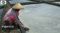 Pemilik ladang garam saat ini bisa dijual dengan harga Rp 5.000 per kilogramnya.