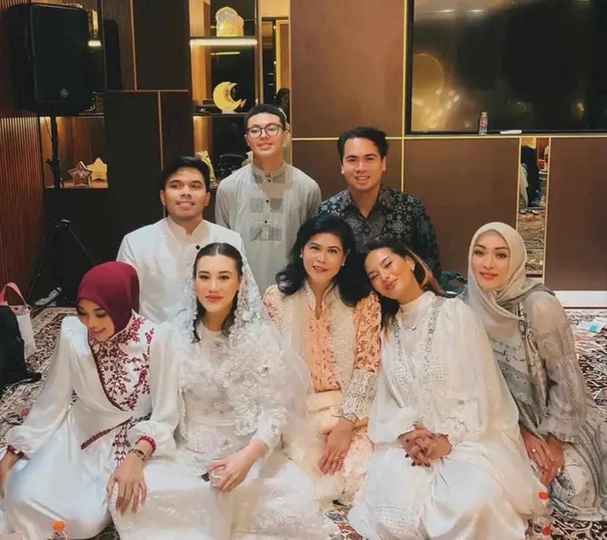 6 Potret Gaya Zahwa Massaid Kakak Kandung dan Aurel Hermansyah Kakak Ipar Aaliyah Massaid saat Tasykuran Empat Bulanan Kehamilan