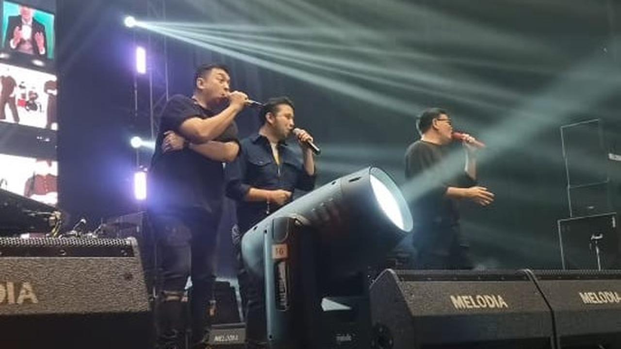 Potret Arumi Bachsin dan Suami saat Nonton Acara Jazz Traffic Festival