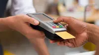 Memiliki kartu kredit bak dua sisi mata pisau, di satu sisi memudahkan urusan Anda tapi di sisi lain bisa menyebabkan Anda terjebak dalam utang jika tak benar dalam penggunaannya.