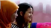 Selain mengunjungi Zanette, Khofifah juga melihat secara langsung keadaan empat korban selamat lainnya.