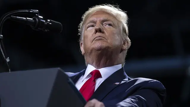 Presiden Donald Trump ketika berbicara di Kellogg Arena terkait pemakzulannya.