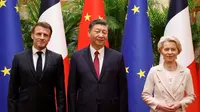 Presiden Prancis Emmanuel Macron, Presiden China Xi Jinping, dan&nbsp;Presiden Komisi Eropa Ursula von der Leyen dalam pertemuan di Beijing, Rabu (6/4/2023). (Dok. AFP)
