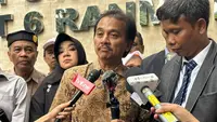 Roy Suryo usai menjalani pemeriksaan dalam kasus dugaan penyebaran berita bohong terkait tudingan ijazah palsu Presiden Joko Widodo atau Jokowi. (Foto: Liputan6.com/Ady Anugrahadi).