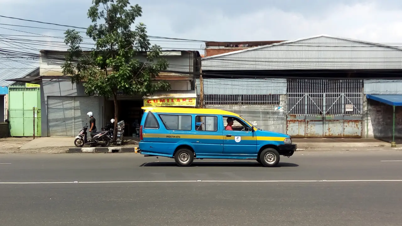 Makin Ditinggalkan, Perlukah Angkot di Bandung Dipertahankan?
