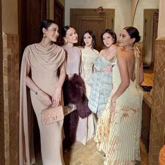 Aaliyah Massaid, Mahalini, dan Alyssa Daguise Dibalut Dress Front Drape saat Kondangan di Maroko. [@aaliyah.massaid]