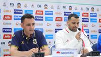 Hector Souto dan Muhammad Albagir mewakili Timnas Futsal Indonesia dalam sesi konferensi pers jelang semifinal Piala AFF Futsal 2026 di Bangkok, Kamis (9/4/2026). (Dok. FFI)