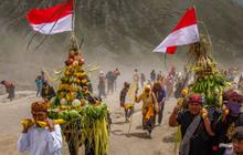 Yadnya Kasada, Perayaan Sakral di Bromo yang Satukan Manusia, Alam, dan Budaya Tengger