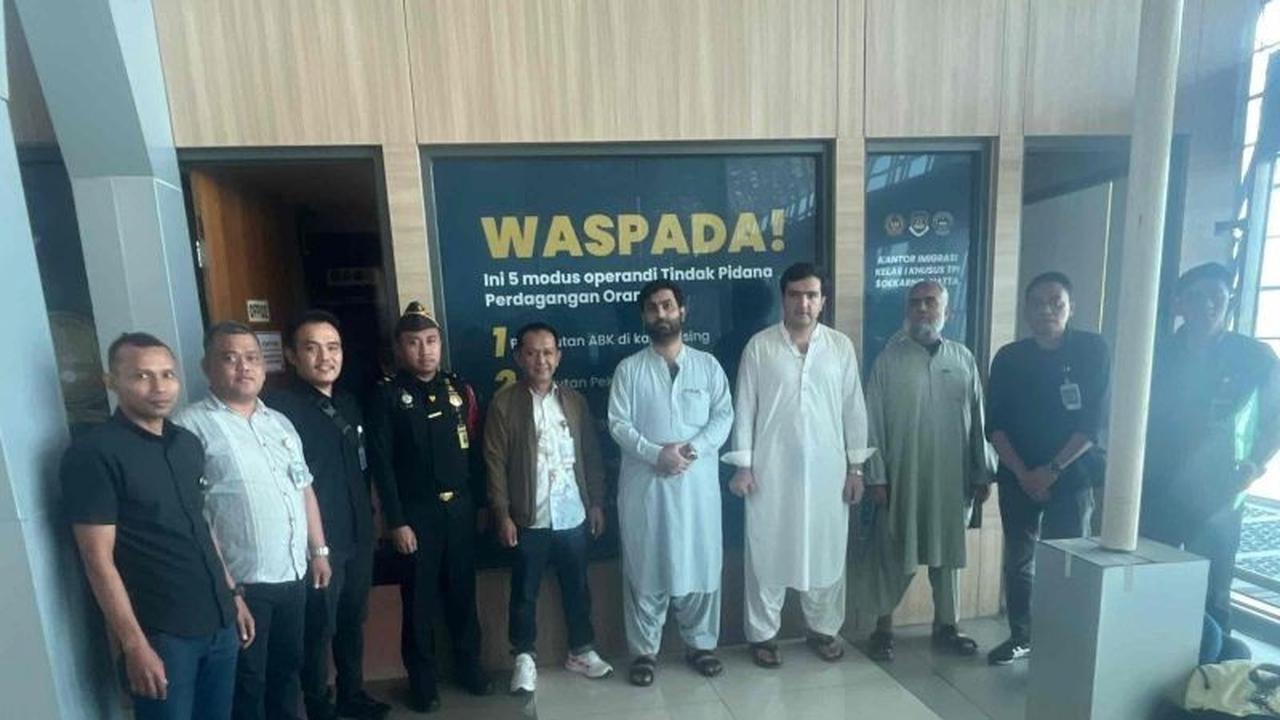 Imigrasi Jambi Deportasi Tiga WNA Pakistan Pelanggar Izin Tinggal
