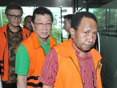 Para tahanan KPK saat tiba di KPK untuk mengikuti ibadah memperingati kenaikan Isa Almasih di gedung KPK, Jakarta, Kamis (14/5/2015). (Liputan6.com/Herman Zakharia)