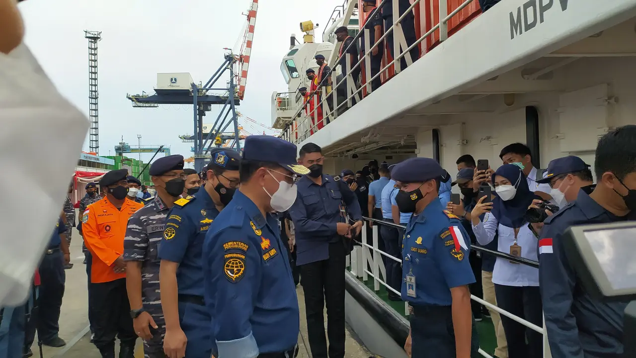 Menteri Perhubungan (Menhub) Budi Karya Sumadi memimpin Apel Bersama Kesiapan moda transportasi jelang Natal 2020 dan Tahun Baru 2021, di Terminal Penumpang Nusantara Pura, Pelabuhan Tanjung Priok, Jakarta Utara, Minggu (12/12/2021).