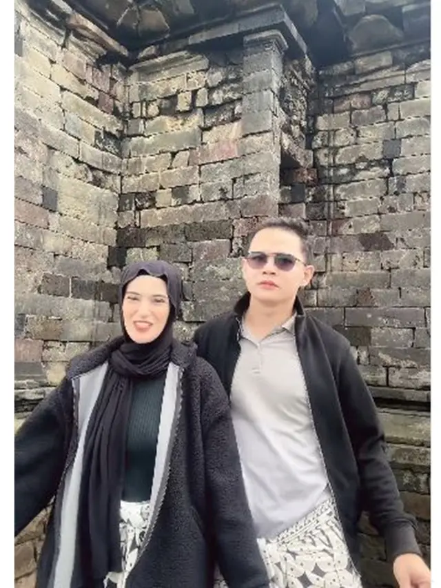 6 Potret Babymoon Nadya Mustika dan Suami ke Dieng, Baby Bump Mulai Terlihat