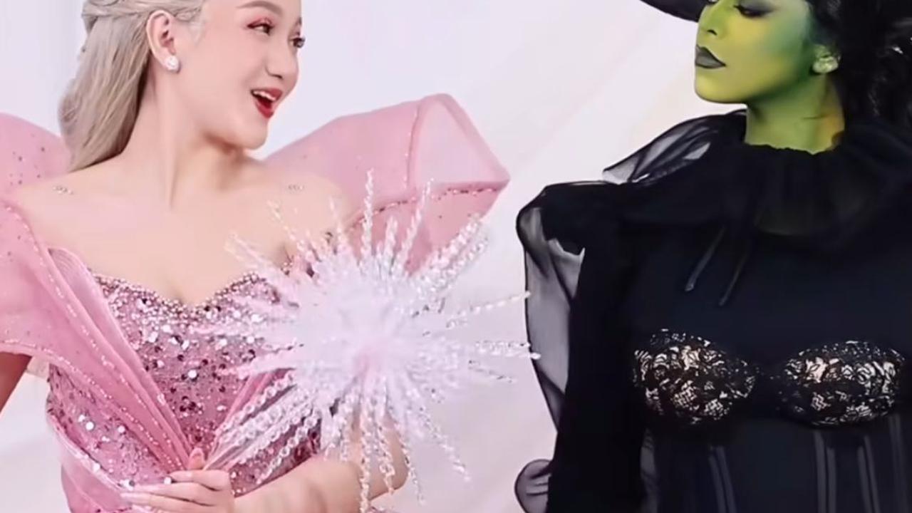 7 Potret Nanda Arsyinta dan Jharna Bhagwani Hidupkan Glinda dan Elphaba dengan Sentuhan Nusantara