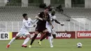 Striker PSM Makassar, Giancarlo Rodrigues, berusaha melewati pemain Shan United pada laga Piala AFC 2020 di Stadion Madya, Senayan, Jakarta, Rabu (26/2). PSM menang 3-1 atas Shan United. (Bola.com/Yoppy Renato)