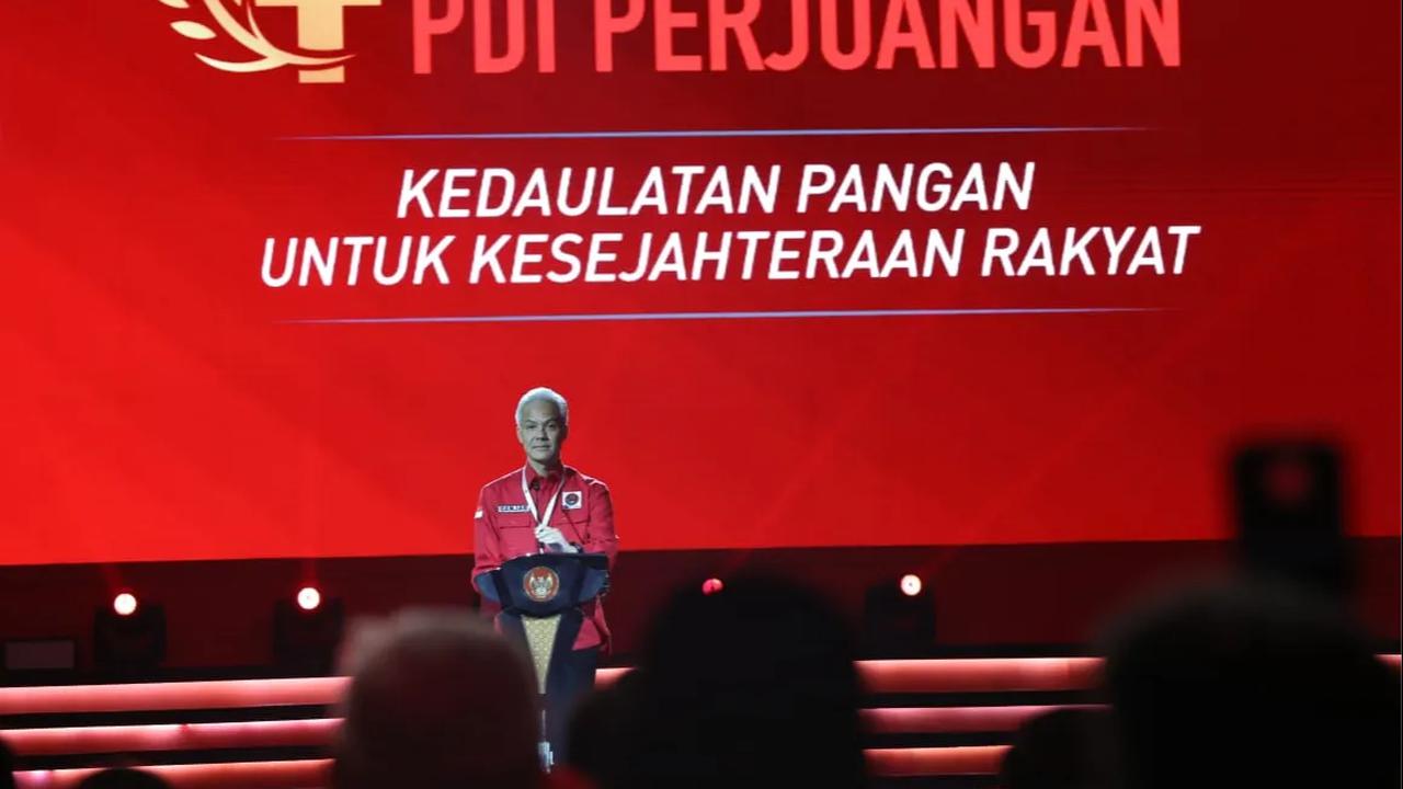 Lebih lanjut, Djarot mengatakan Ganjar dan cawapresnya merupakan pasangan yang dapat diartikan sebagai kesatuan untuk melanjutkan estafet kepemimpinan Presiden Jokowi.<br>