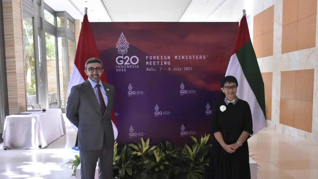 Pertemuan bilateral antara Menteri Luar Negeri Indonesia Retno Marsudi dan Menteri Luar Negeri Uni Emirates Arab (UEA) Shaikh Abdullah Bin Zayed Al Nahyan di sela-sela pertemuan Foreign Minister's Meeting, Rabu (6/7/2022). (Dok: Kemlu RI)