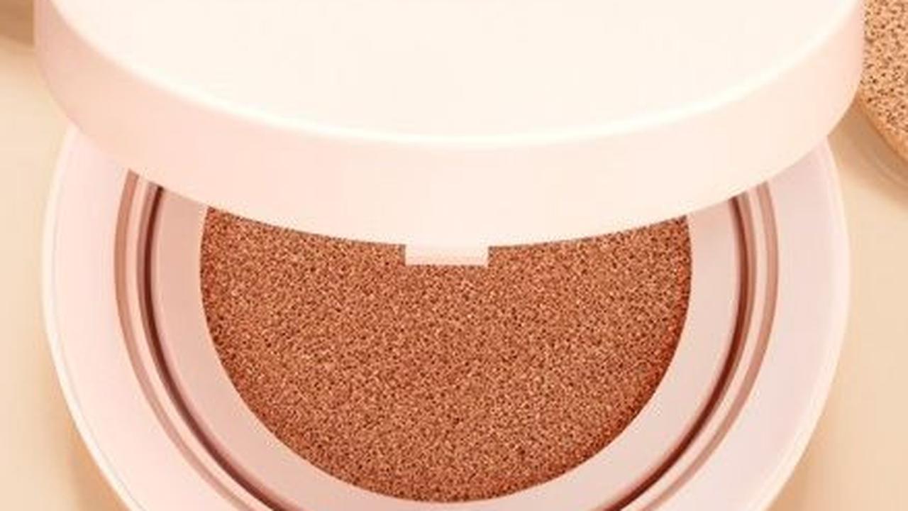 1. Wardah Colorfit Perfect Glow Cushion<br>