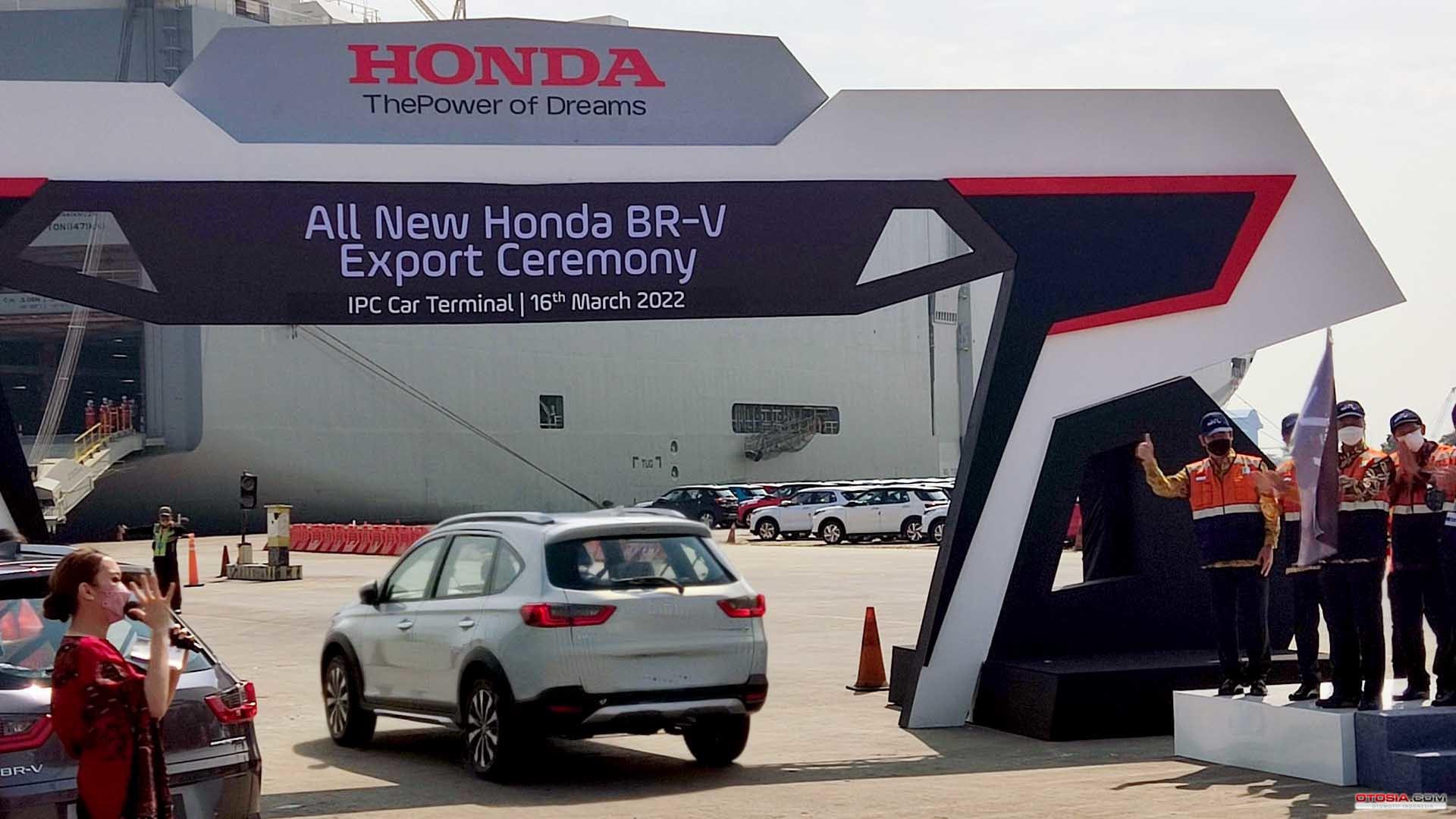 Honda BR-V pertama yang meresmikan mulainya ekspor SUV keluarga ini (Otosia.com/Arendra Pranayaditya)