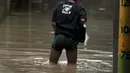 Banjir berimbas pada terganggunya aktivitas warga. (merdeka.om/Imam Buhori)