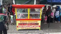 Warung Shodaqoh yang menyediakan 2.000 nasi bungkus gratis untuk kaum duafa dan yang membutuhkan. (Foto: Liputan6.com/Polres Kebumen/Muhamad Ridlo)