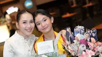 Tas Ayu Ting Ting saat Hadir Wisuda Bilqis yang Lulus SD. [@ayutingting92]