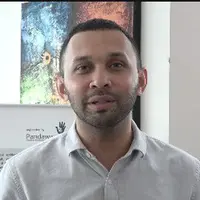 Teuku Zacky yakin akan ada waktunya untuk memperkenalkan gadget pada anak.