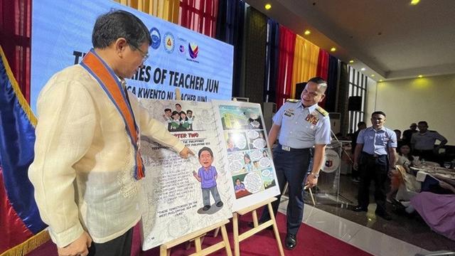 Pejabat Filipina pada Jumat (24/1/2025), di Manila, meluncurkan komik berjudul "The Stories of Teacher Jun" yang membahas sengketa teritorial Laut China Selatan yang kompleks dengan istilah yang sederhana.