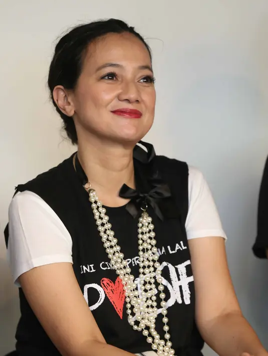 "Mereka benar-benar mendalami karakter mereka masing-masing. Seperti Putri, atau dengan yang lain, mereka hanya melakukan prosedur yang dikasih sutradara, dan mereka mengikuti. Dan mereka mau belajar dari nol," ujar Cut Mini. (Nurwahyunan/Bintang.com)