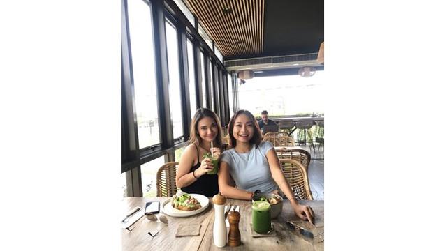 Saat sedang tidak syuting, Haico kerap menghabiskan waktu dengan hangout bersama ibu tirinya.