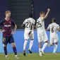 Para pemain Bayern Munchen merayakan keberhasilan cetak gol ke gawang Barcelona pada perempat final Liga Champions, Sabtu (15/8/2020) dini hari WIB. (Manu Fernandez / POOL / AFP)