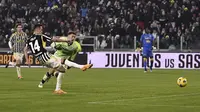 Pemain Juventus, Arkadiusz Milik mencetak gol ketiganya ke gawang Frosinone pada babak perempat final Coppa Italia di Allianz Stadium, Juventus, Jumat (12/01/2024) dini hari WIB. (AP Photo/LaPresse/Fabio Ferrari)