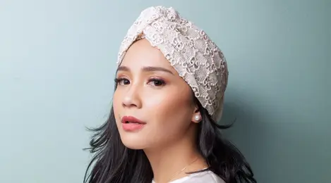 Gaya Kasual Nagita Slavina Kenakan Kalung Seharga Rumah ...