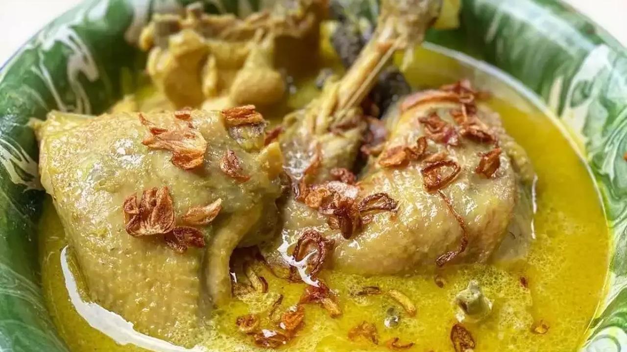 8. Kari Ayam Kampung