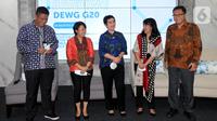 (Ki-Ka) Kepala Pusat Kelembagaan Internasional Kementerian Kominfo Ichwan Makmur Nasution, Kepala Biro Humas Rhina Anita, Sekretaris Jenderal, Kementerian Kominfo dan Chair Digital Economy Working Group G20 Mira Tayyiba, VP of Public Policy & Government Relations Traveloka Widyasari Listyowulan dan Executive Director, Center for Strategic and International  (CSIS)  Yose Rizal Damuri Oberfoto berbincang di sela-sela diskusi Media Briefing DEWG G20 di Jakarta (19/8/2022). (Liputan6.com/HO)