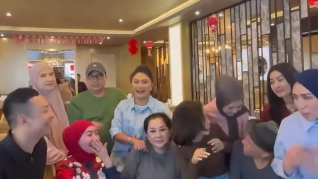 Arisan Geng Artis Yuni Shara di Awal Tahun. (instagram/yunishara36)