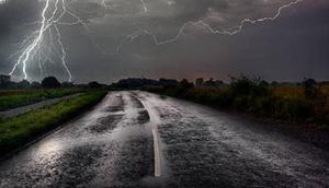 Ilustrasi petir (iStock)