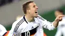Germany&#039;s striker Lukas Podolski celebrates after scoring the 4-0 against Liechtenstein during their World Cup 2010 qualifying match on March 28, 2009 in Leipzig, eastern Germany. AFP PHOTO/OLIVER LANG