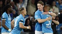 Gelandang Napoli, Scott McTominay, merayakan gol yang dicetaknya ke gawang Torino dalam laga giornata 34 Serie A Liga Italia yang berlangsung di Stadion Diego Armando Maradona, Senin (28/4/2025) dini hari WIB. Napoli menang 2-0 atas Torino dalam laga tersebut. (Alessandro Garofalo/LaPresse via AP)
