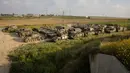 Artileri tentara Israel berjajar di dekat perbatasan dengan Gaza, Rabu (27/3). Militer Israel terus mengerahkan pasukan tambahan ke perbatasan Gaza. (AP Photo/Tsafrir Abayov)