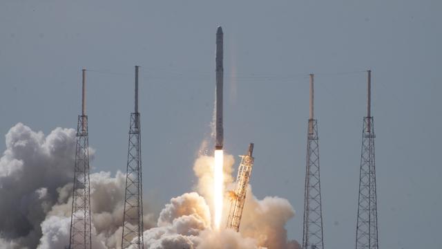 Roket Falcon 9 milik SpaceX meledak