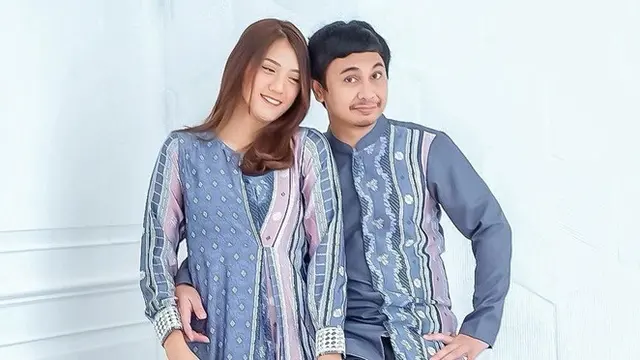 7 Potret Raditya Dika dan Anissa Aziza saat Pakai Baju Couple, Serasi